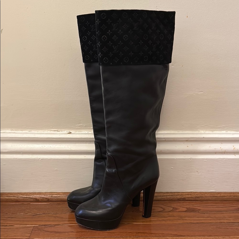 Louis Vuitton Knee high heel boots